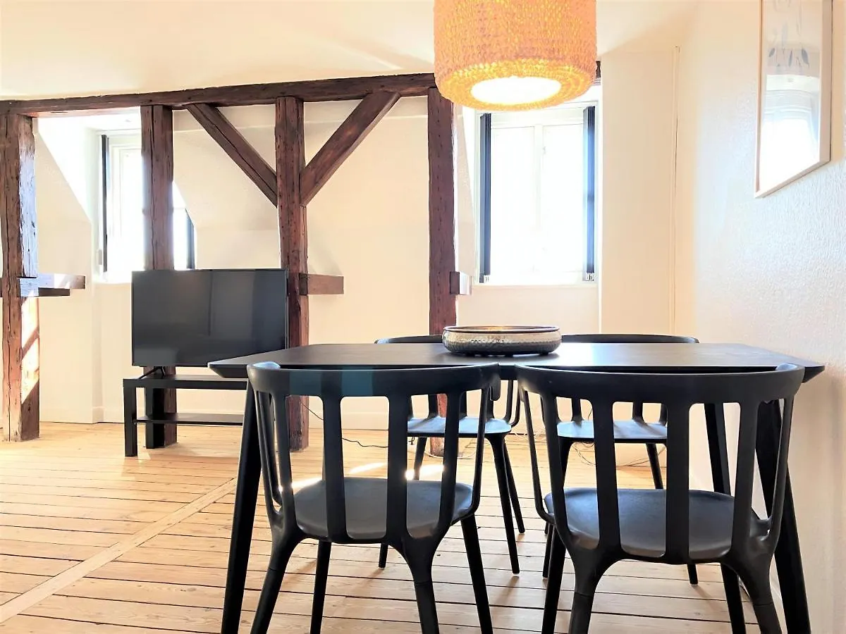 Four Bedroom Apartment In Esbjerg, Kirkegade 12