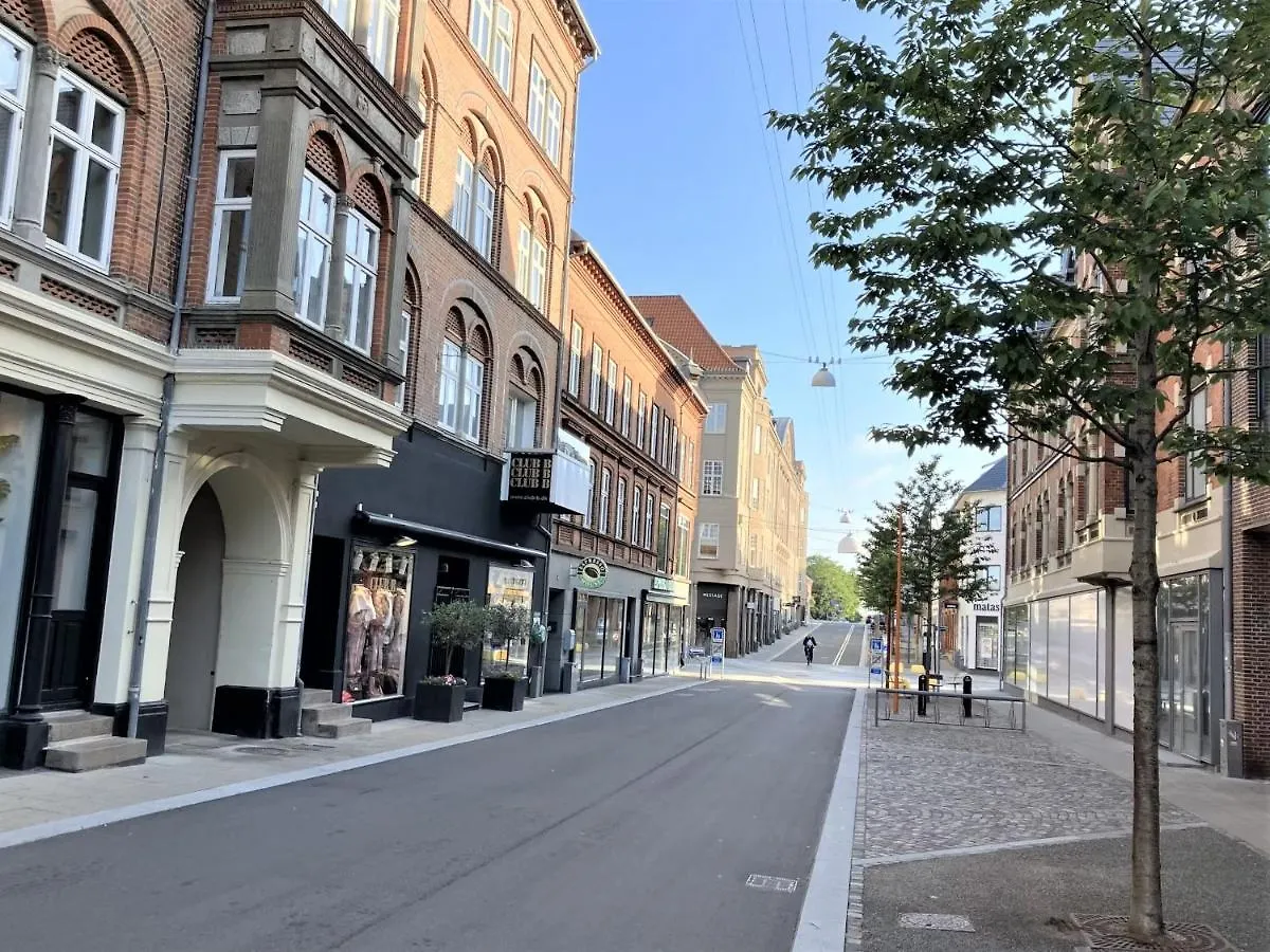 Four Bedroom Apartment In Esbjerg, Kirkegade 12